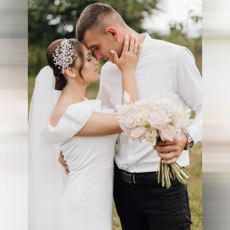 Statement Headpieces Like Bows or Flowers