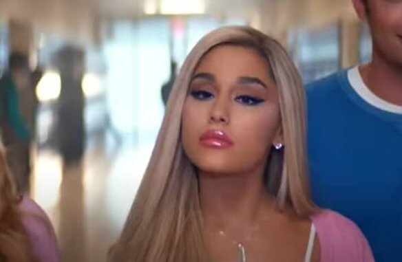 Ariana Grande Licked Donuts in a Shop and Then Left