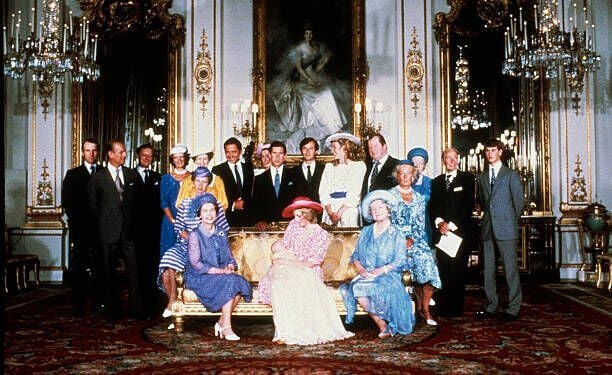 How to Sit Like a Royal
