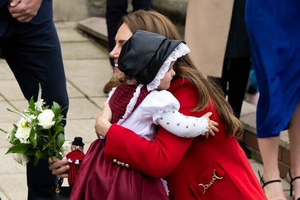 Kate Middleton’s Faux Pas German Hug
