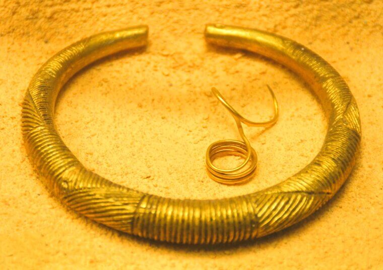 The Mystery of Natalie Wood’s Gold ‘Protection’ Bracelet