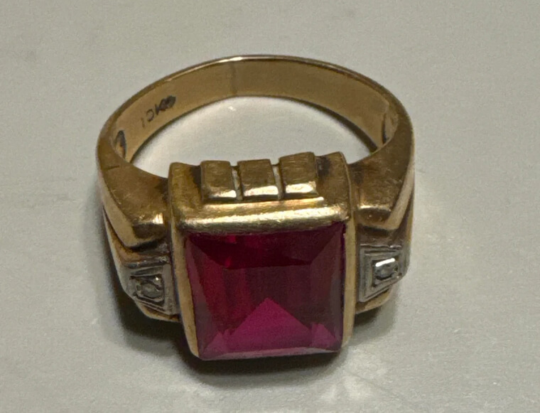 The Chairman’s Curse: Why Frank Sinatra Never Performed Without His ‘Power’ Pinky Ring