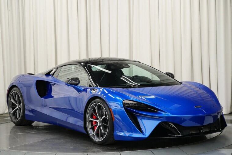 2025 McLaren Artura- $279,950