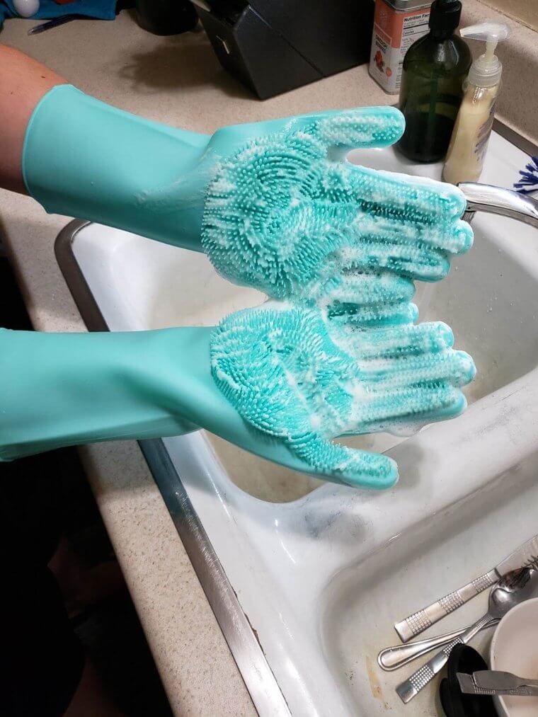 Multi-Tasking Silicone Gloves To Make Your Life So Much Easier