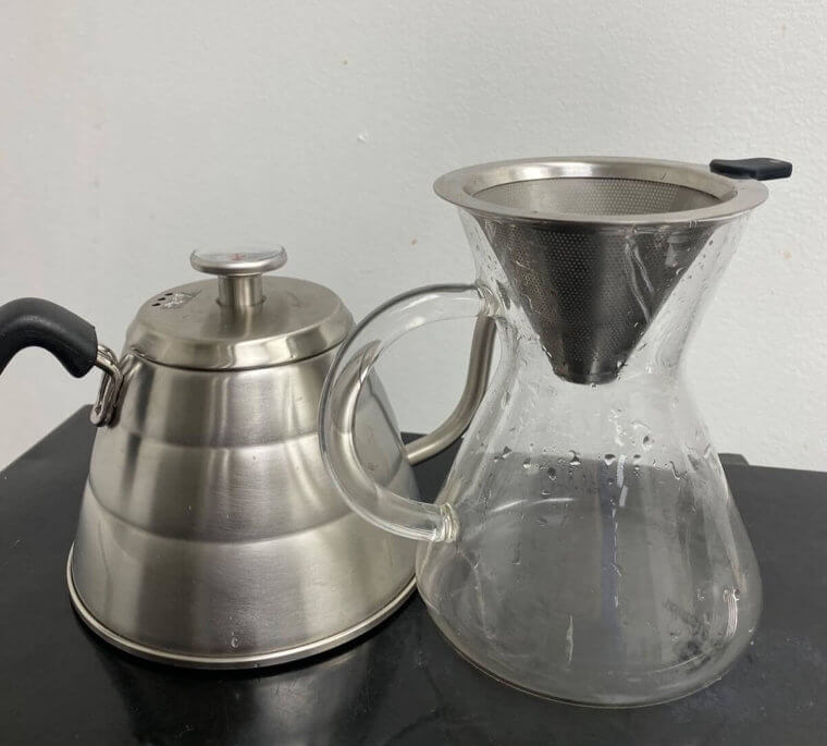 A Pour Over Coffee Maker That Is So Simple To Use