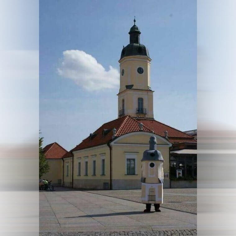 That’s an Oddly Specific Costume