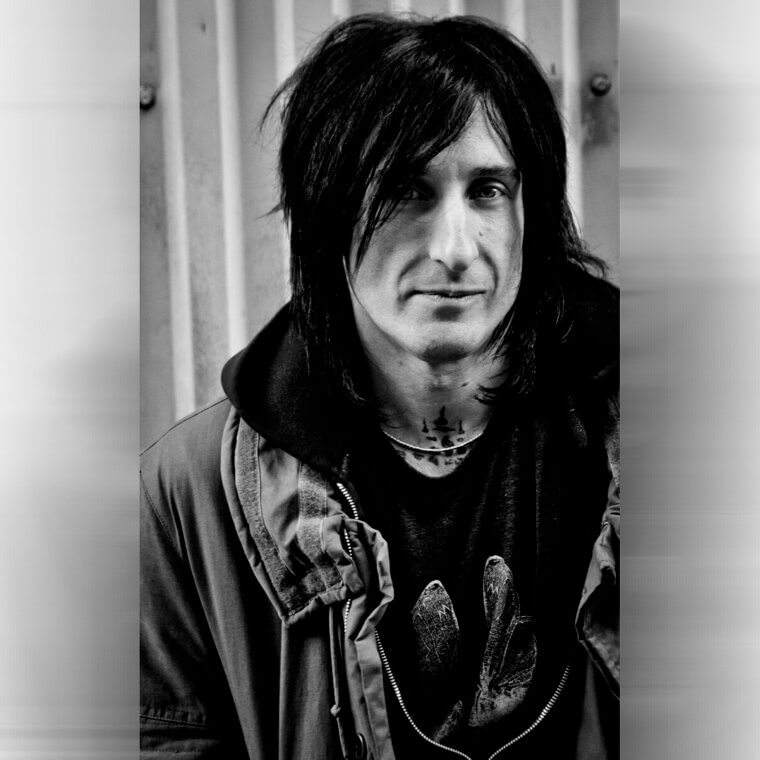 Richard Fortus Auditioned For Nine Inch Nails But Was Rejected Because Management Preferred Another Vibe And He Joined Guns N' Roses