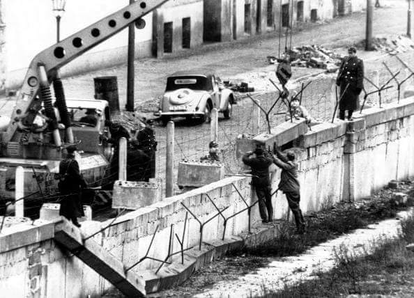 Building The Berlin Wall