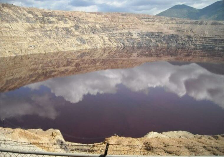 The Abandoned Copper Mine Became a Lake