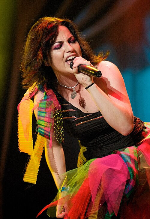 Amy Lee (Evanescence) - Piano-Driven Melodies and Multi-Platinum Symphonic Metal Success
