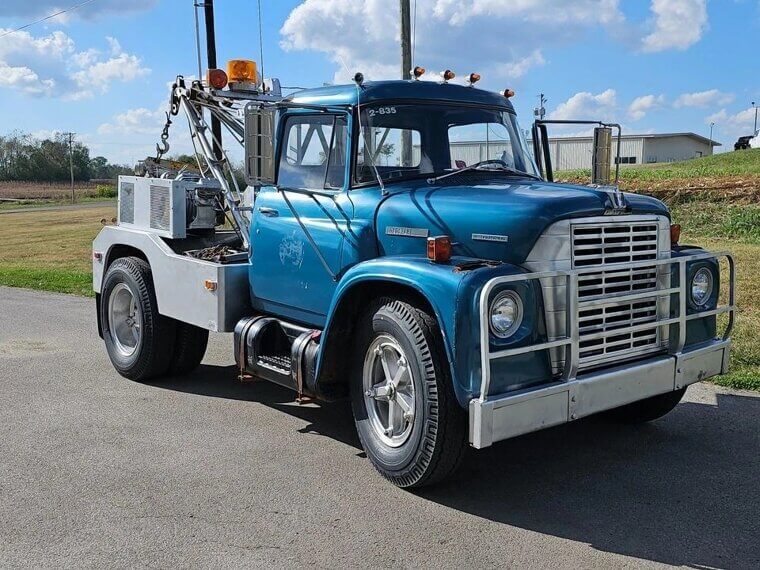 1972 Loadstar 1600 WITH HOLMES 500 Twin-Boom - $5,800