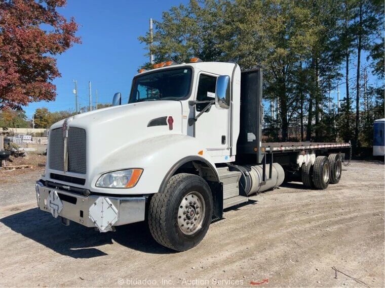 2015 Kenworth T4 T/A Flatbed Delivery Truck Tractor Semi Paccar - $15,800