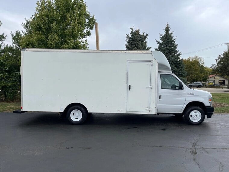2021 Ford E-350 16ft Box Truck With Side Door - $14,950