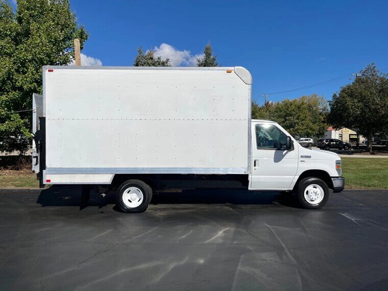 2014 Ford E-350 14ft Box Truck With Lift Gate - $5,950