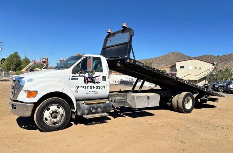 2015 Ford F-750 XLT Super Duty 24' Century Rollback Flatbed Truck - $18,300