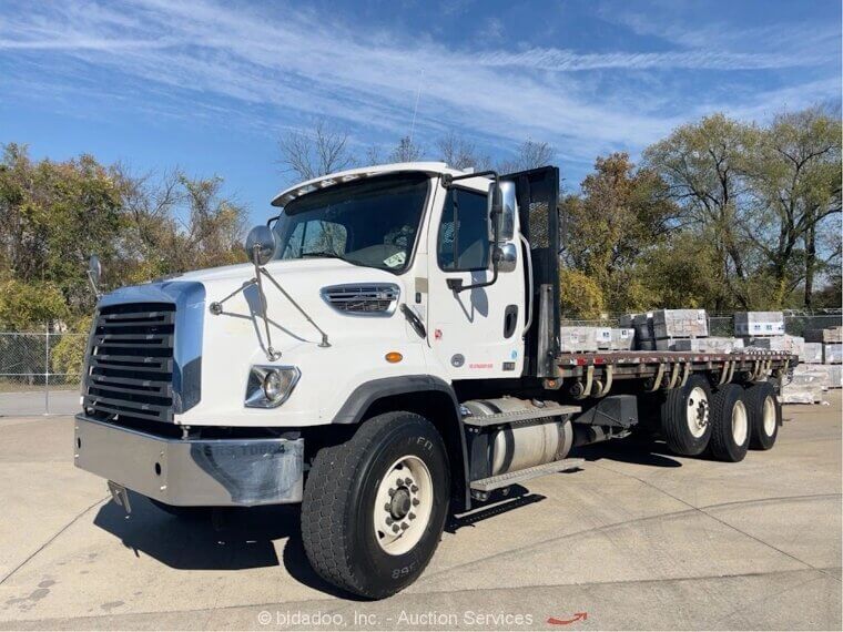 2015 Freightliner 114SD Tri/A 22' Flatbed Freight Truck - $10,300