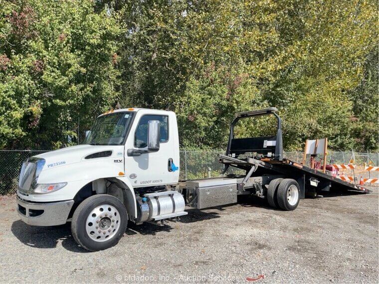 2019 International MV607 SBA 22' Rollback Flatbed Tow Truck - $55,000