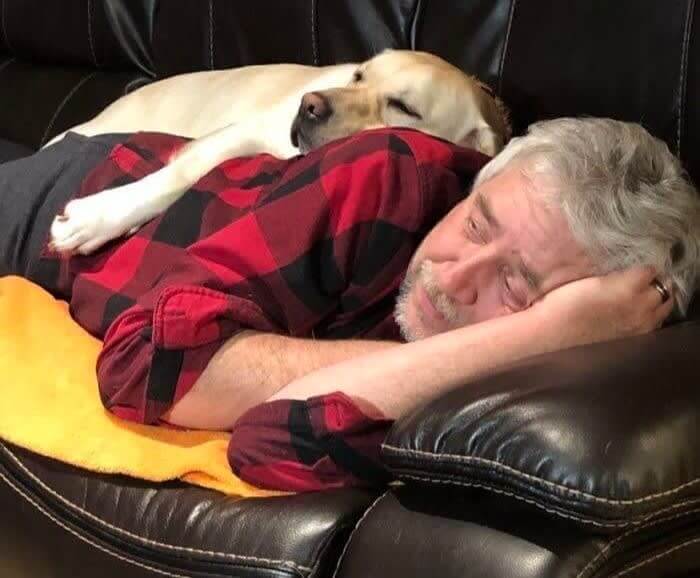 人生の相棒と抱き合う