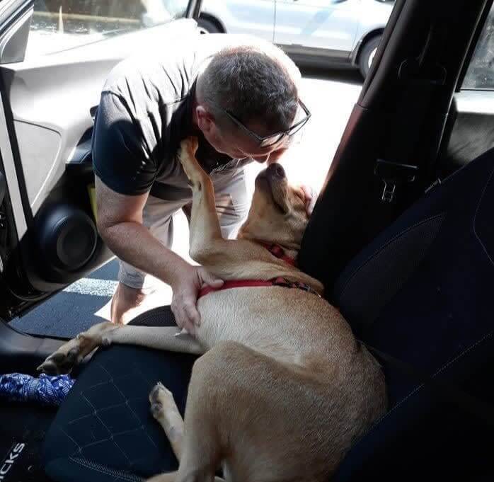 犬を名前で呼ぼうとさえしなかったのに、今となっては彼らは大親友