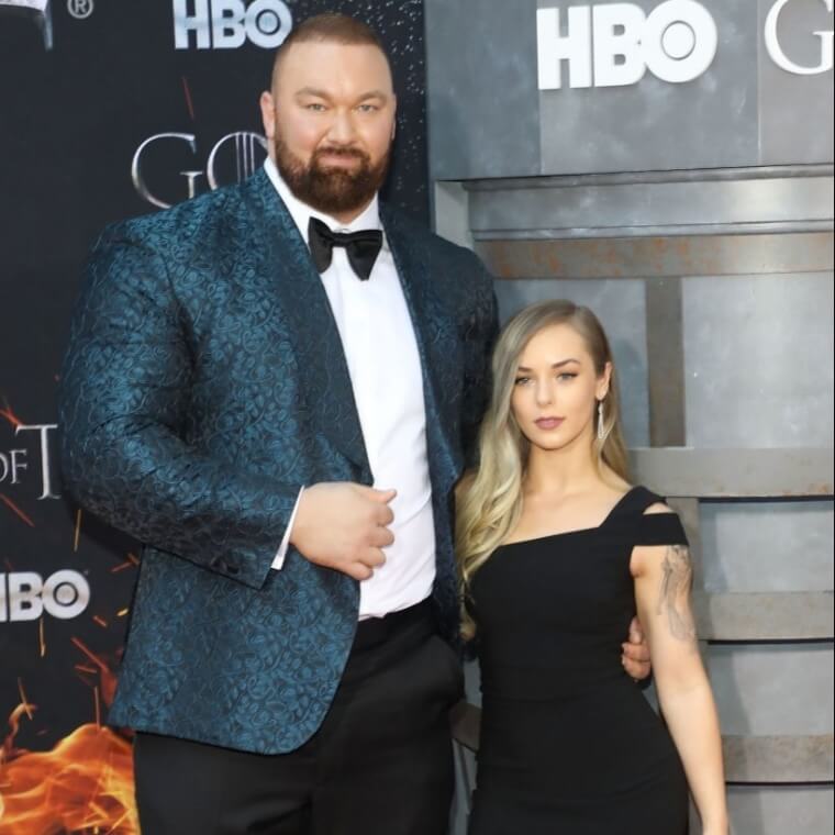 Hafthor Julius Bjornsson (6’8″) & Kelsey Henson (5’2″) – 18 inches