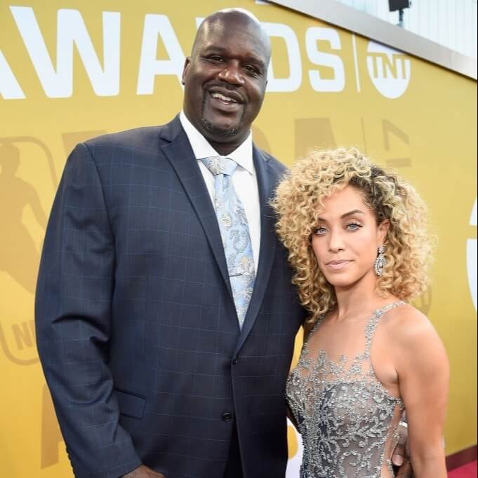 Shaquille O’Neal (7’1″) & Laticia Rolle (5’6″) – 19 inches