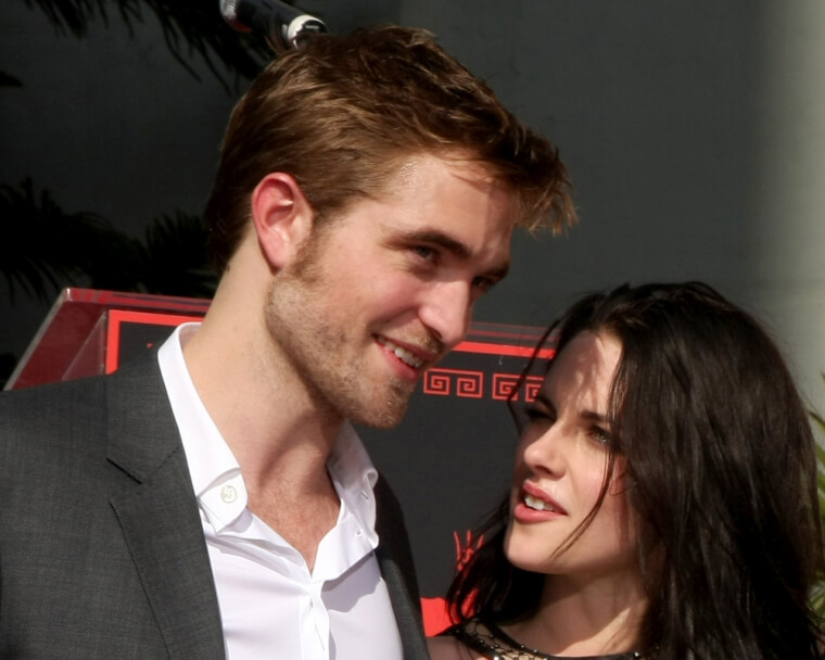 Kristen Stewart (5’5″) & Robert Pattinson (6’1″) – 8 inches