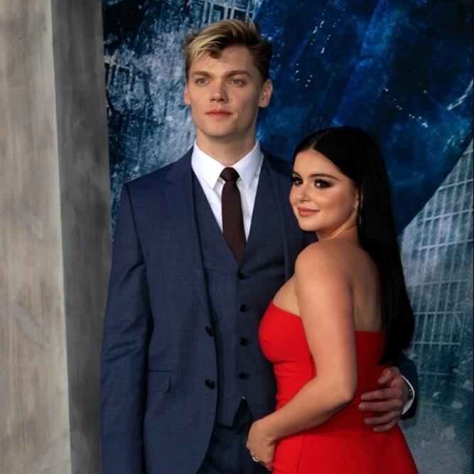 Levi Meaden (5’11”) & Ariel Winter (5’1″) – 10 inches