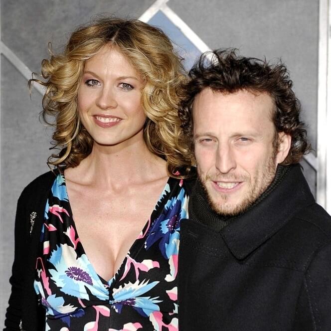 Jenna Elfman (5’10”) & Bodhi Elfman (5’9″) – 1 inch