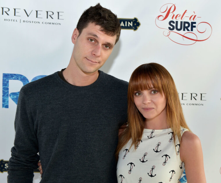 Christina Ricci (5’1″) & James Heerdegen (6’+) – 11+ inches