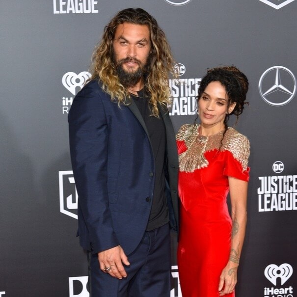 Jason Momoa (6’4″) & Lisa Bonet (5’2″) – 14 inches