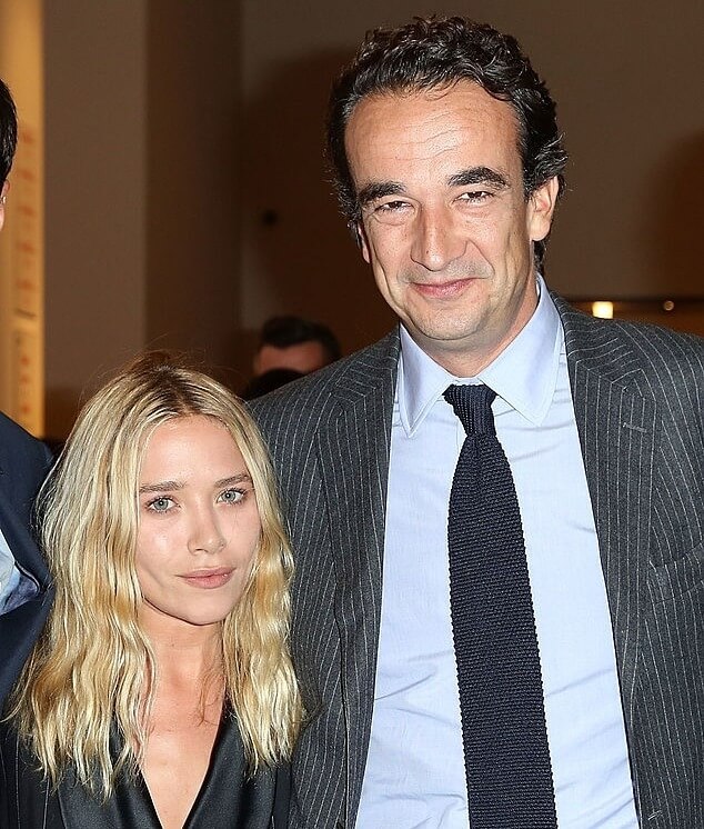 Mary-Kate Olsen (5’2″) & Olivier Sarkozy (6’3″) – 13 inches