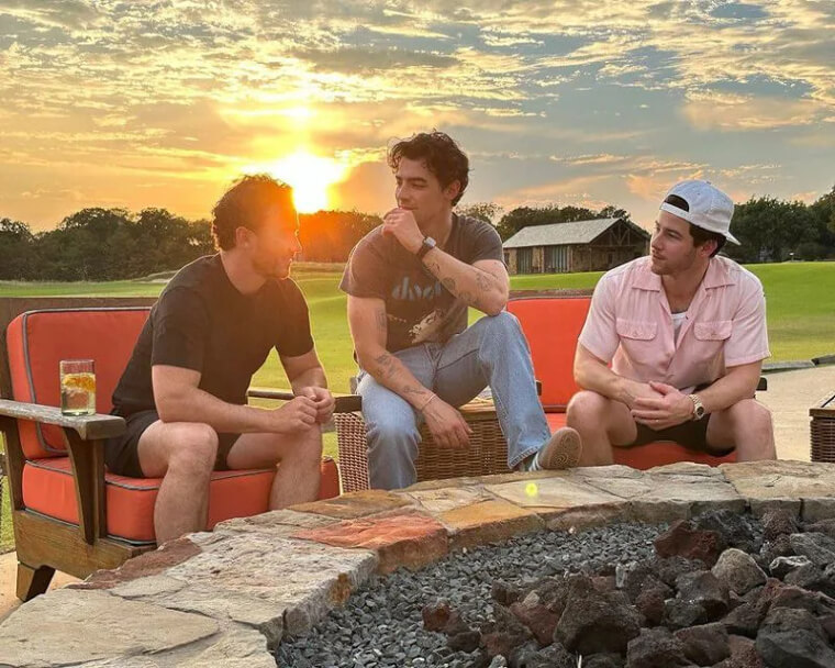 The Wedding Ring Goes Back on