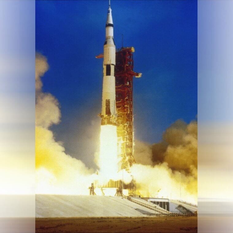 They Circled the Moon Waiting for the Right Moment