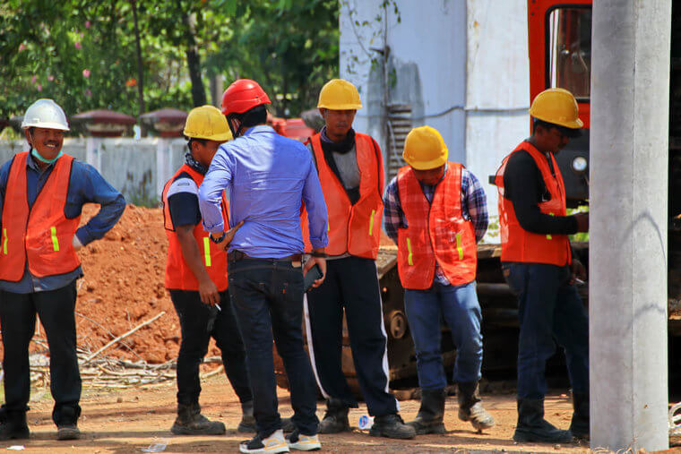 Deshalb trägt man auf einer Baustelle orange