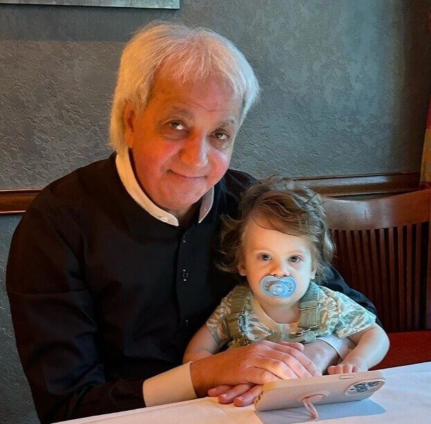 Valeur nette de Benny Hinn : 42 millions de dollars