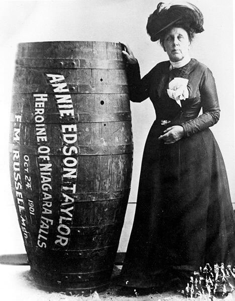 Diese Frau fiel in einem Fass über die Niagarafälle