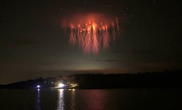 Rare Jellyfish Red Sprite Lightning Looks Like an Alien Invasion
