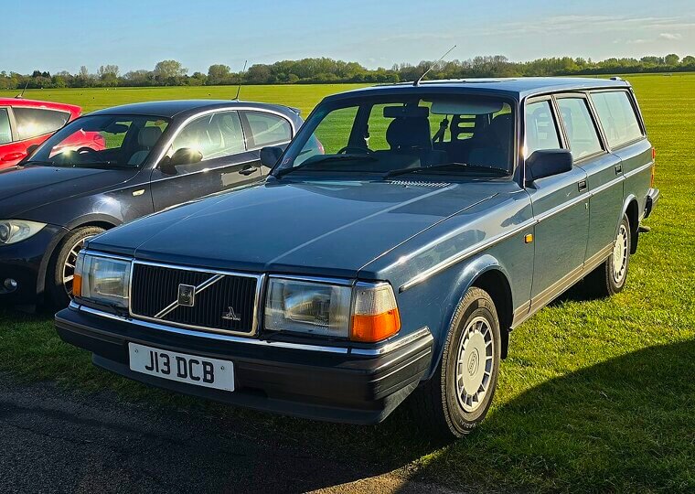 Volvo 240 (1974–1993)