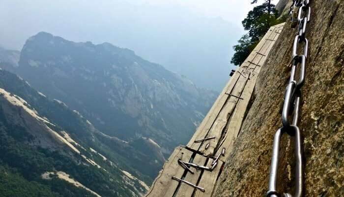 Huashan Mountain – A Thrilling Experience