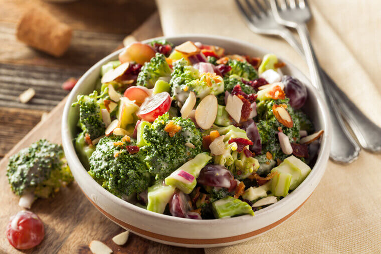 Ensaladas con mayonesa y fruta