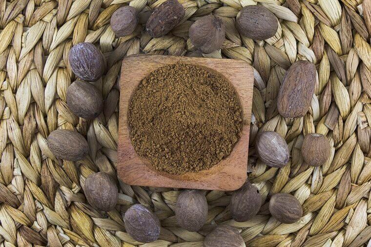 Sprinkle Nutmeg in Your Potted Plants to Stop Cat Digging