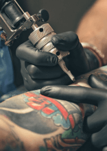 Emberek, akik a hegeiket és az anyajegyeiket műalkotásokká változtatták