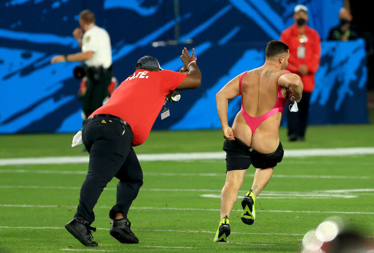 The Streaker in Pink