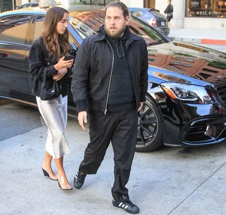 Джона Хилл - 5'7"