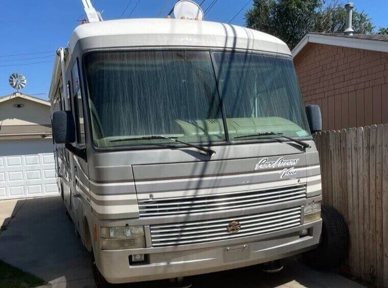 1999 FLEETWOOD PACE ARROW VISION RV - $12,995