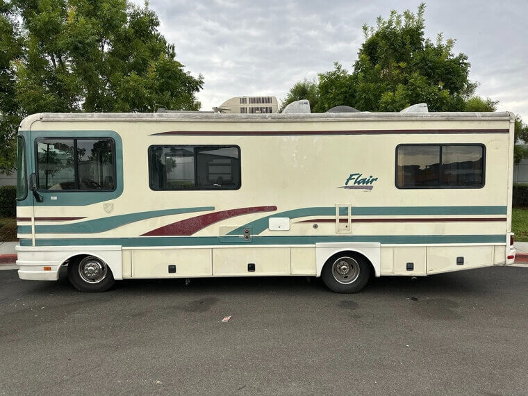 1996 Fleetwood 25’ Flair Class A Motorhome - $1,933