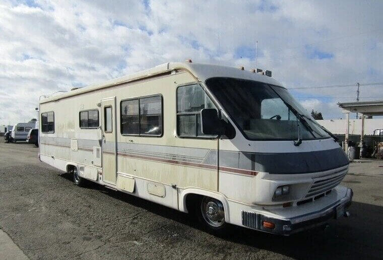 1989 DOLPHIN VINTAGE MOTORHOME - $5,900