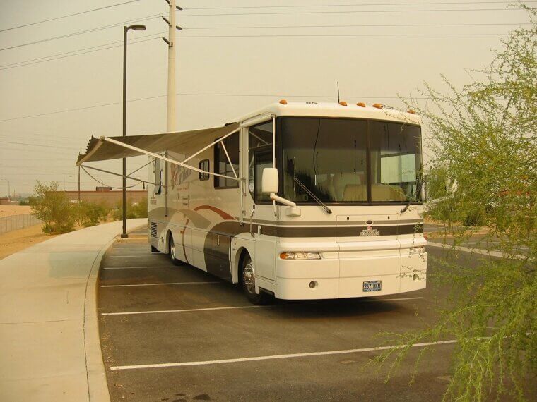 1999 Winnebago Ultimate Advantage 36C - $9,999