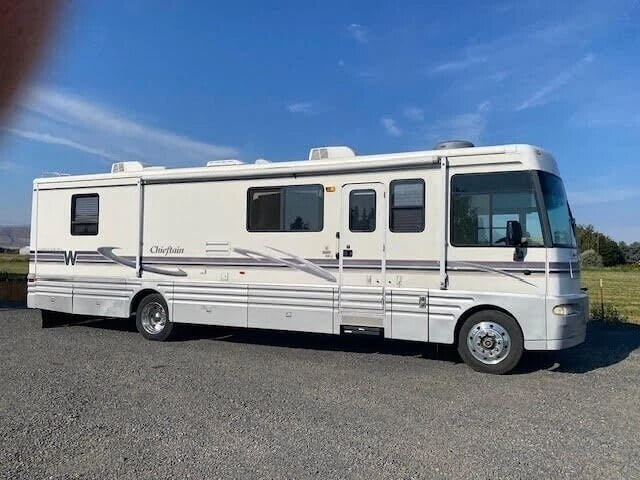 1998 Winnebago Chieftain Class A RV - $1,075