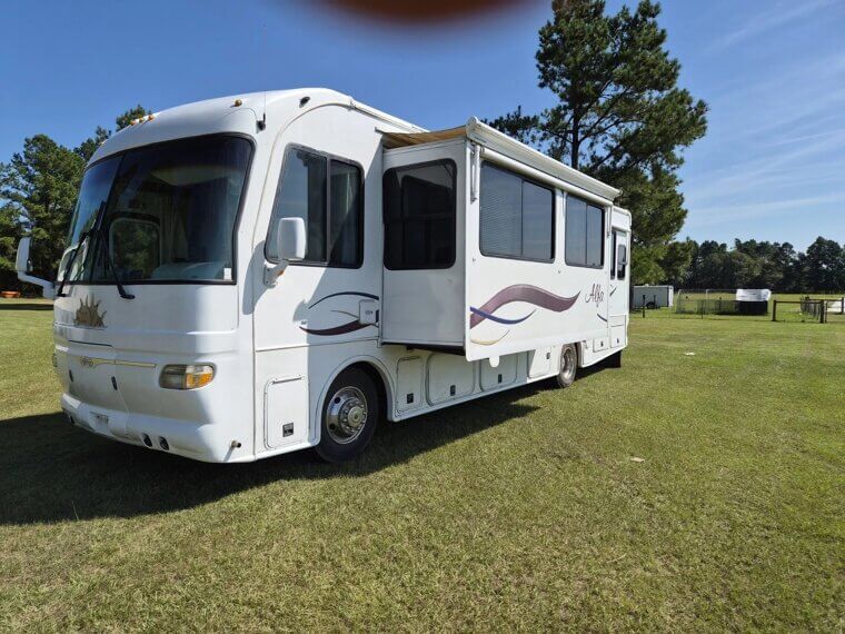 2002 Alpha See Ya Motor Home - $15,000